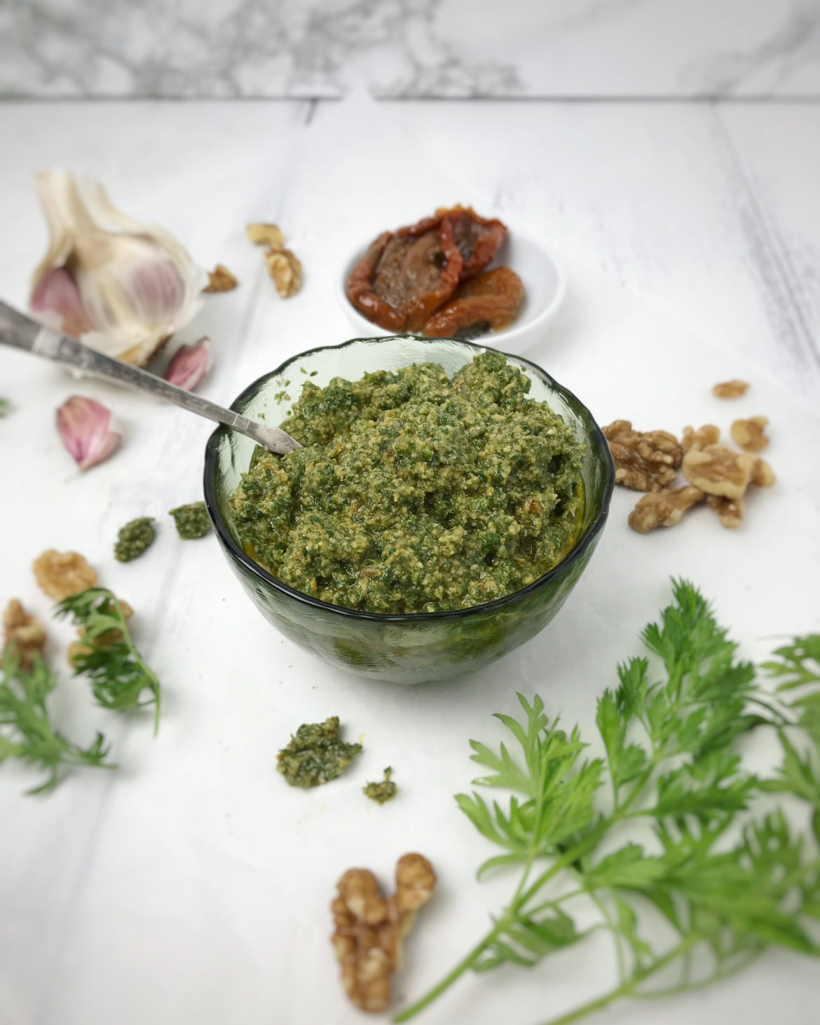 Karottengrün-Pesto – Gaumenspielerei